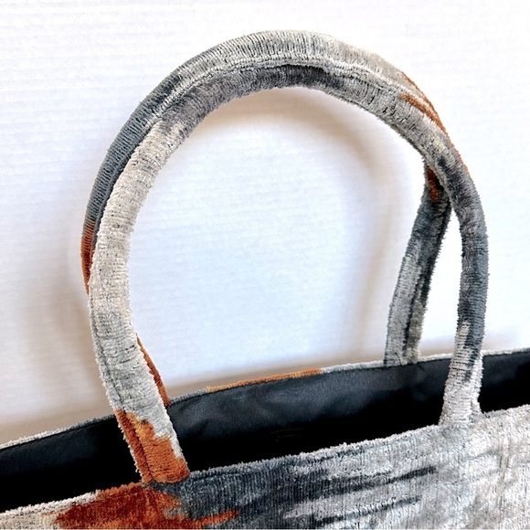 MD HOME HANDMADE IKAT VELVET BAG - Picture 6 of 16